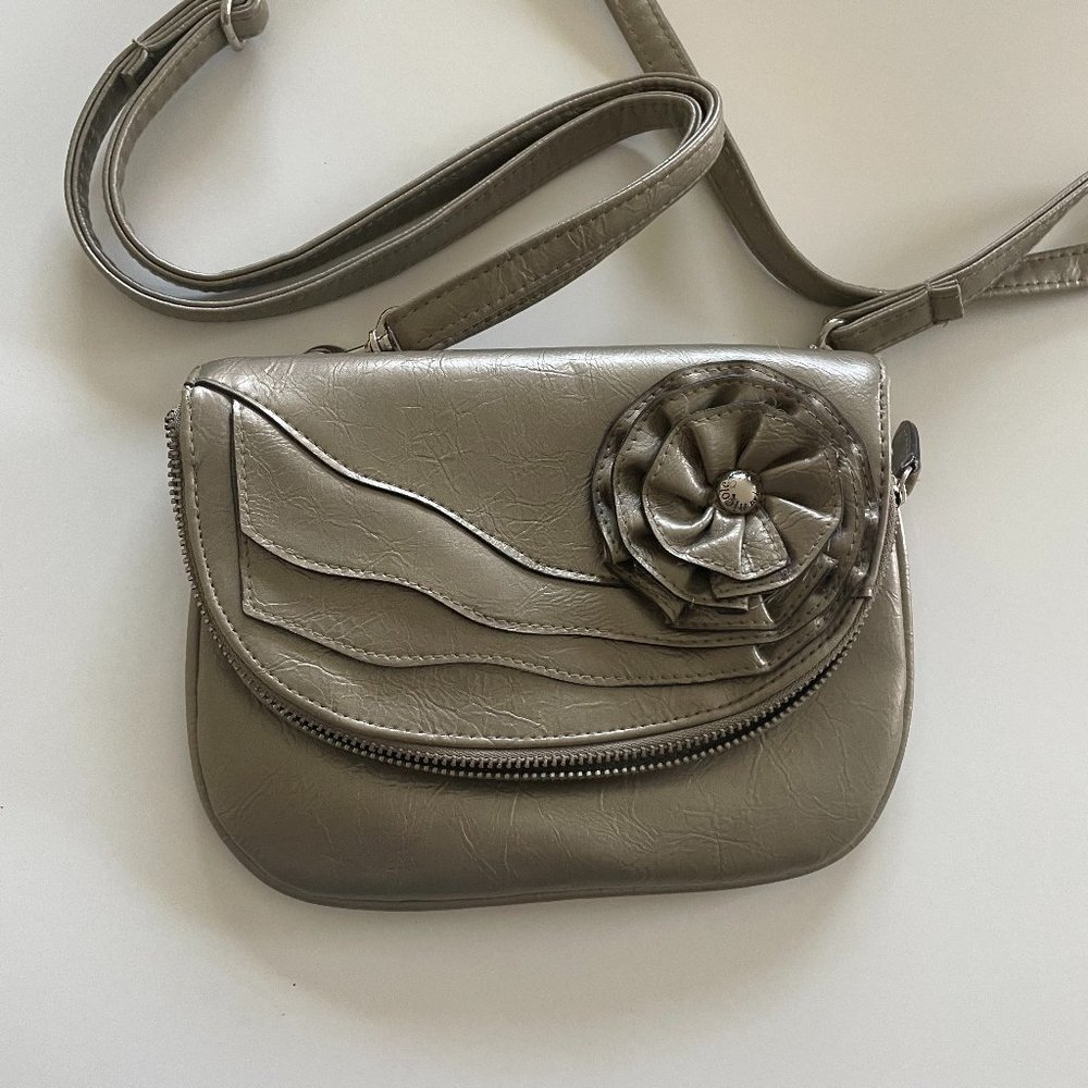 Purse Small w/shoulder strap  Silver Gray